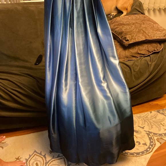 New : Navy and Ombré Blue Lined Gown - Picture 3 of 13